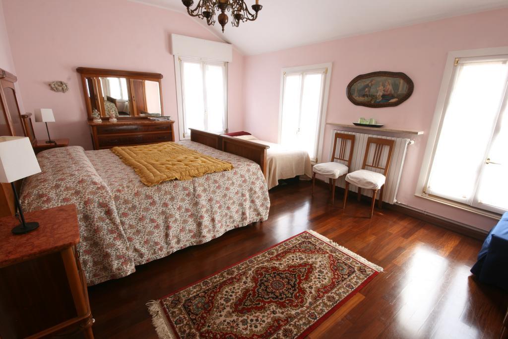 Corte Posta B&B - Parcheggio E Bagno In Camera Mantova Værelse billede