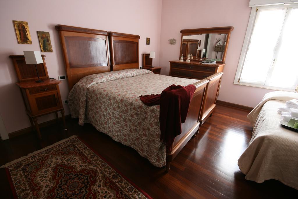 Corte Posta B&B - Parcheggio E Bagno In Camera Mantova Værelse billede