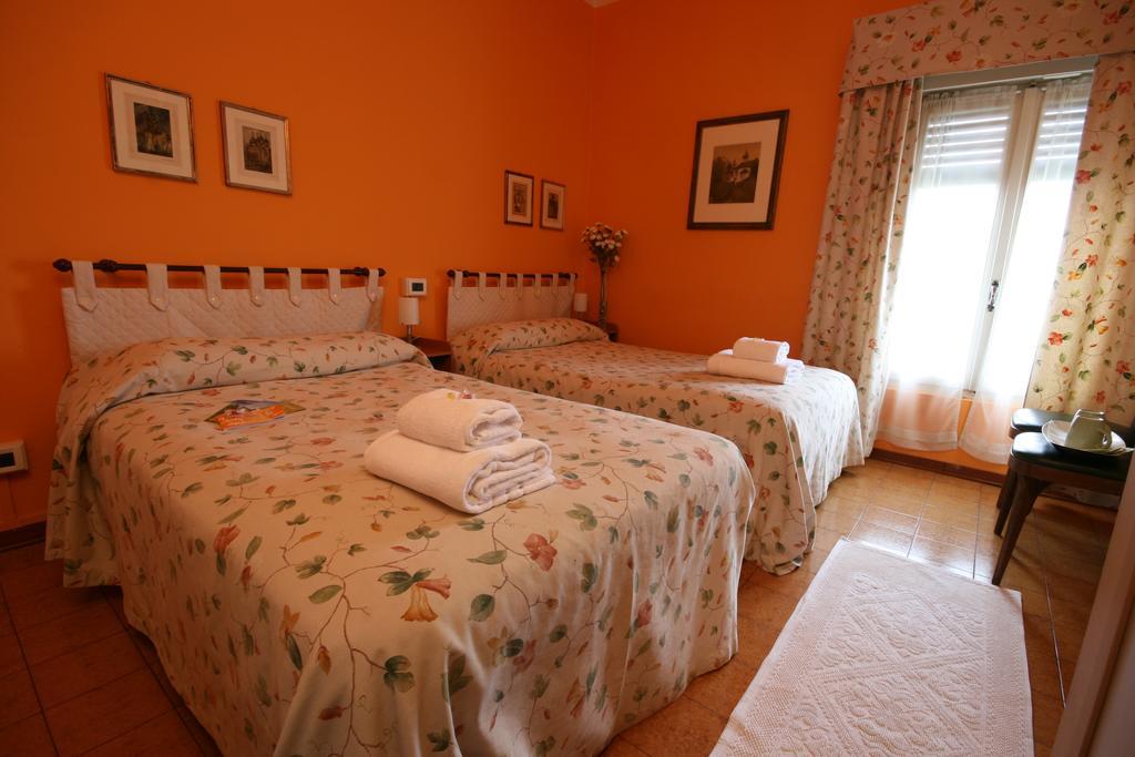 Corte Posta B&B - Parcheggio E Bagno In Camera Mantova Værelse billede