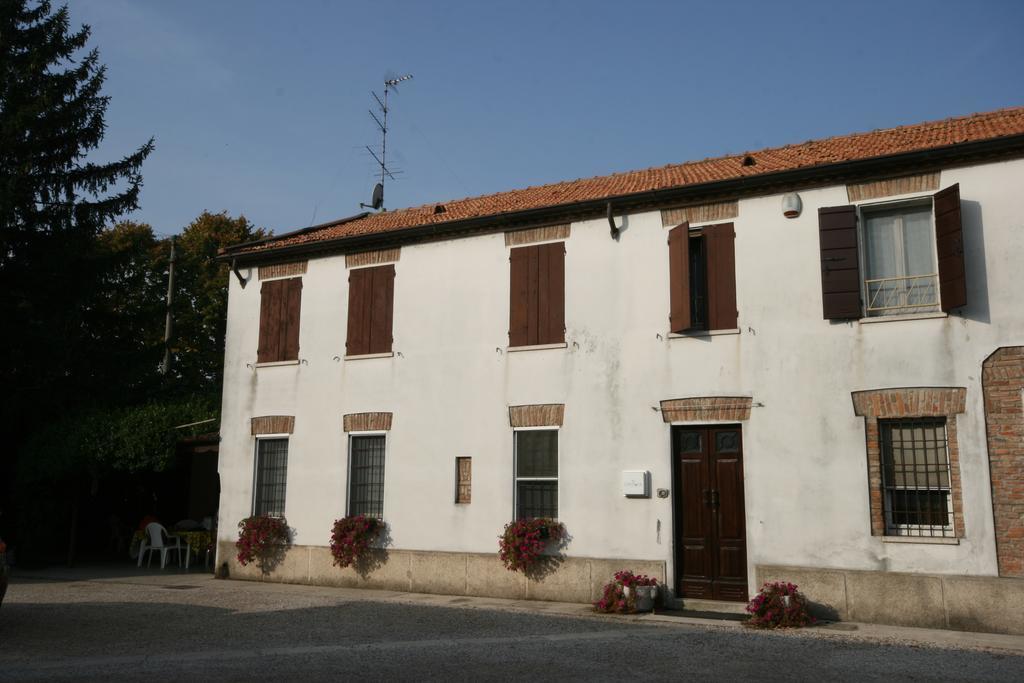 Corte Posta B&B - Parcheggio E Bagno In Camera Mantova Eksteriør billede