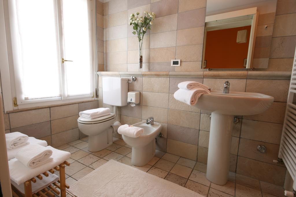 Corte Posta B&B - Parcheggio E Bagno In Camera Mantova Eksteriør billede